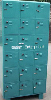 18 Door Lockers